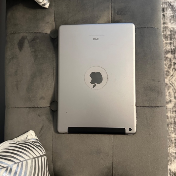 Ipad - Picture 2 of 4